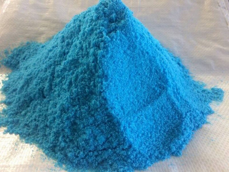 Đồng sunfat tồn tại ở dạng bột kết tinh màu xanh dương, không có mùi
